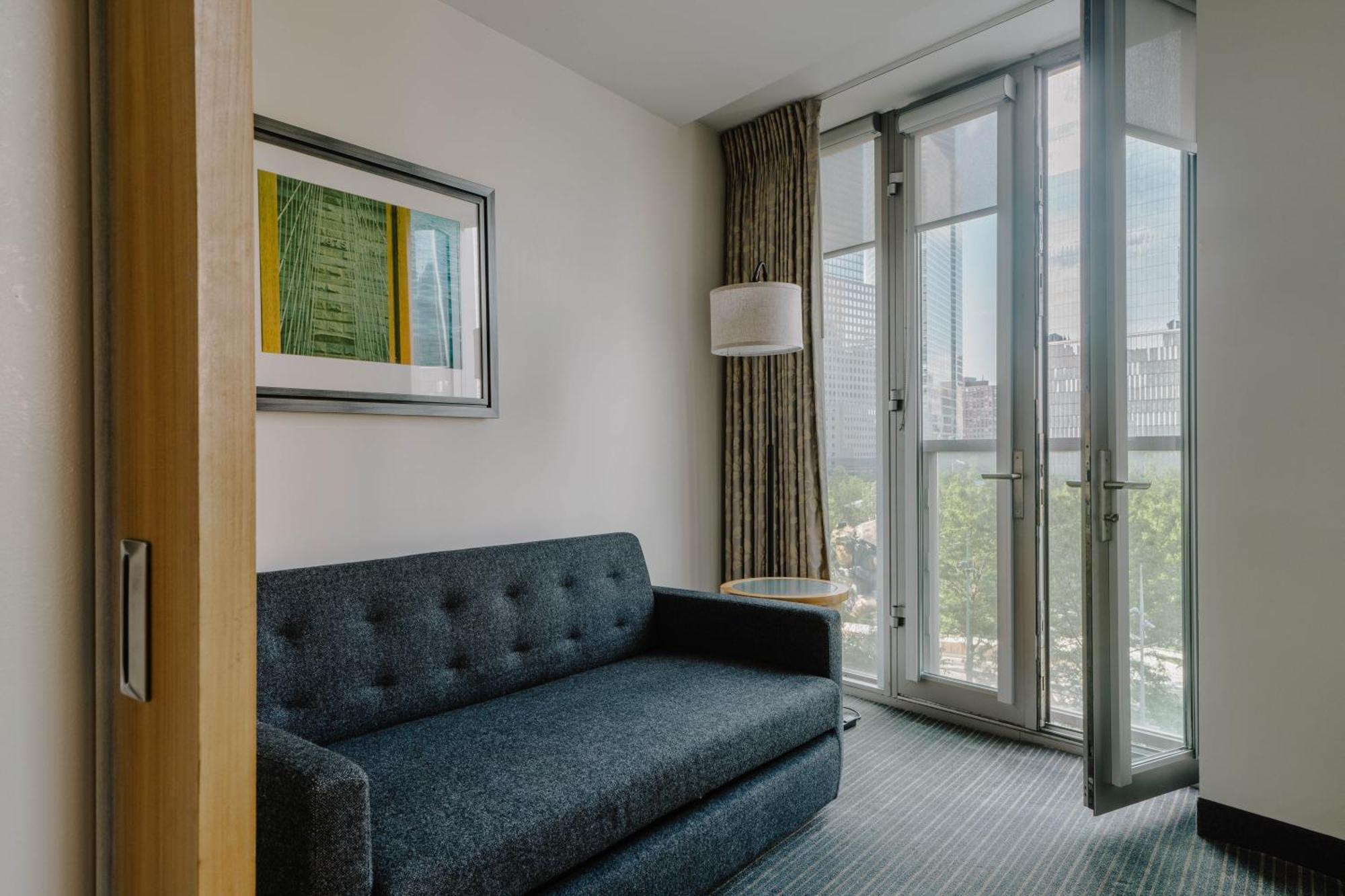 World Center Hotel Нью-Йорк Экстерьер фото