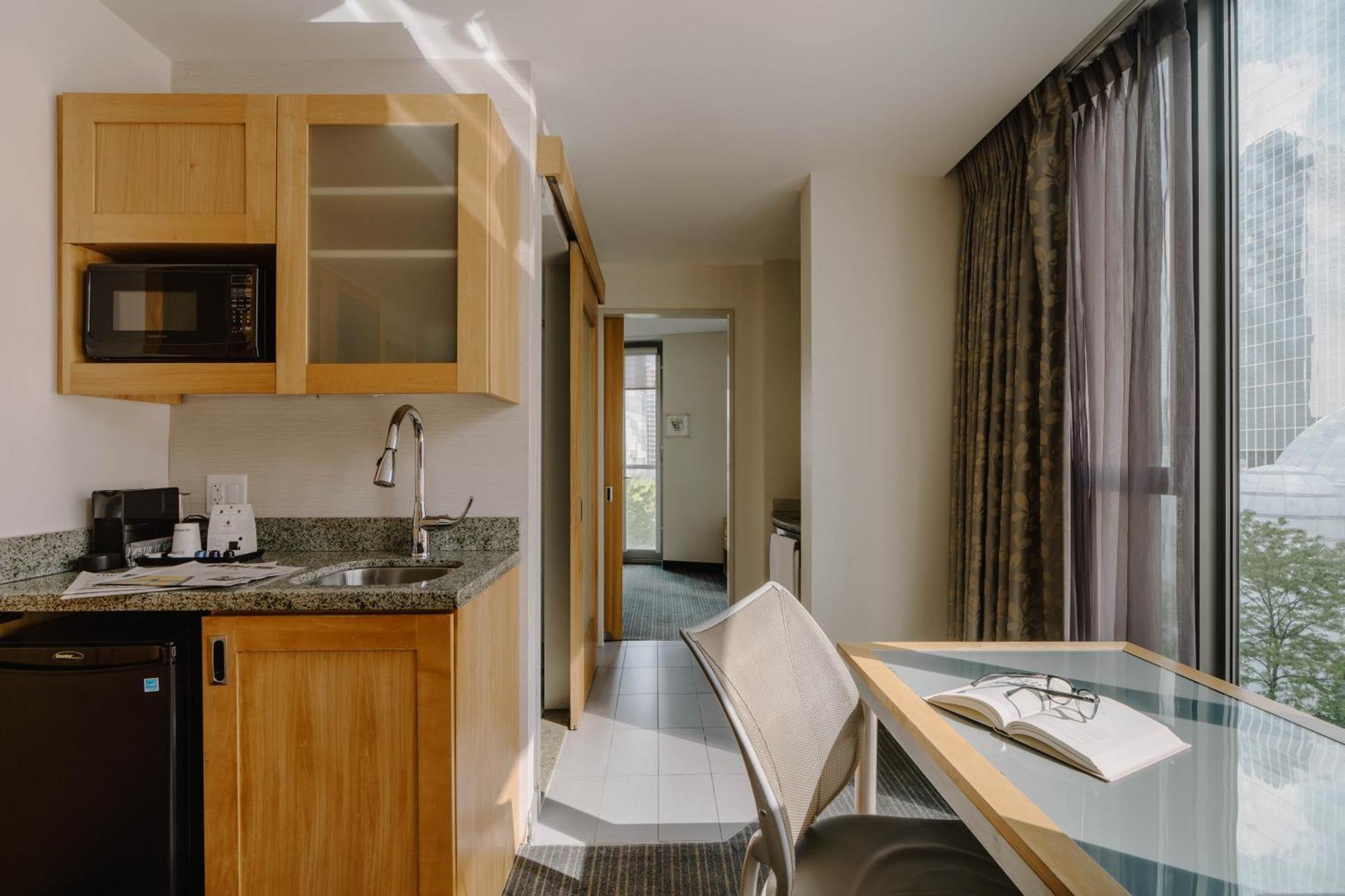 World Center Hotel Нью-Йорк Экстерьер фото